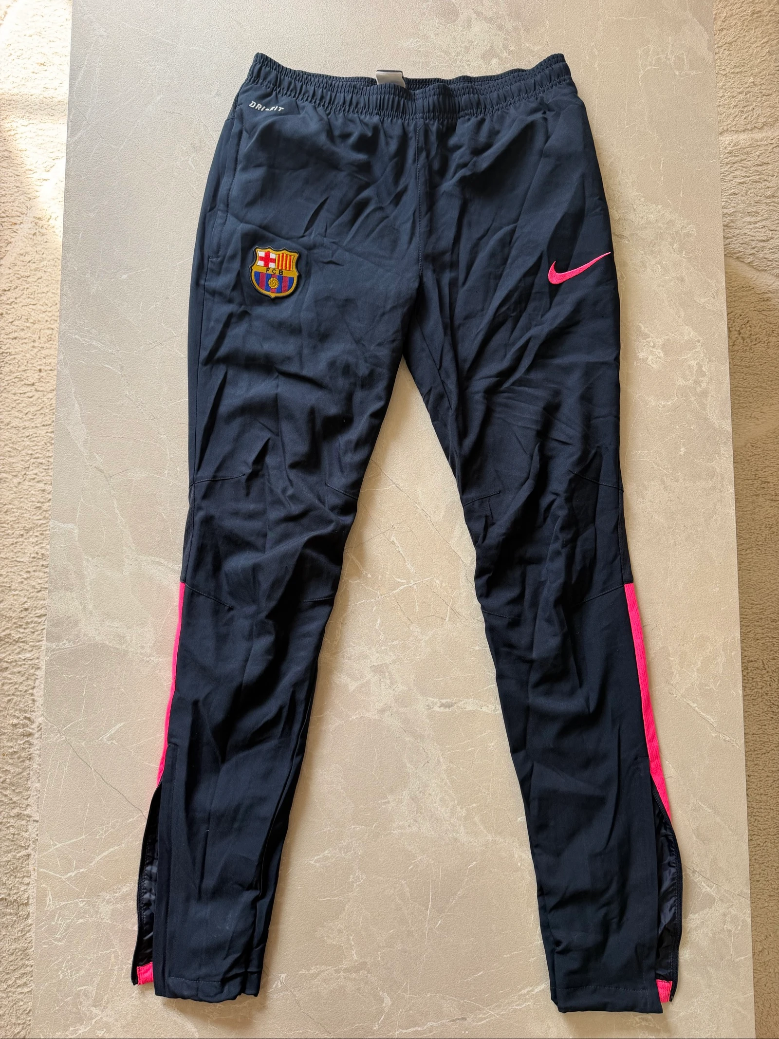 Pantalon d’entraînement FC BARCELONE x NIKE Dri-Fit – taille S